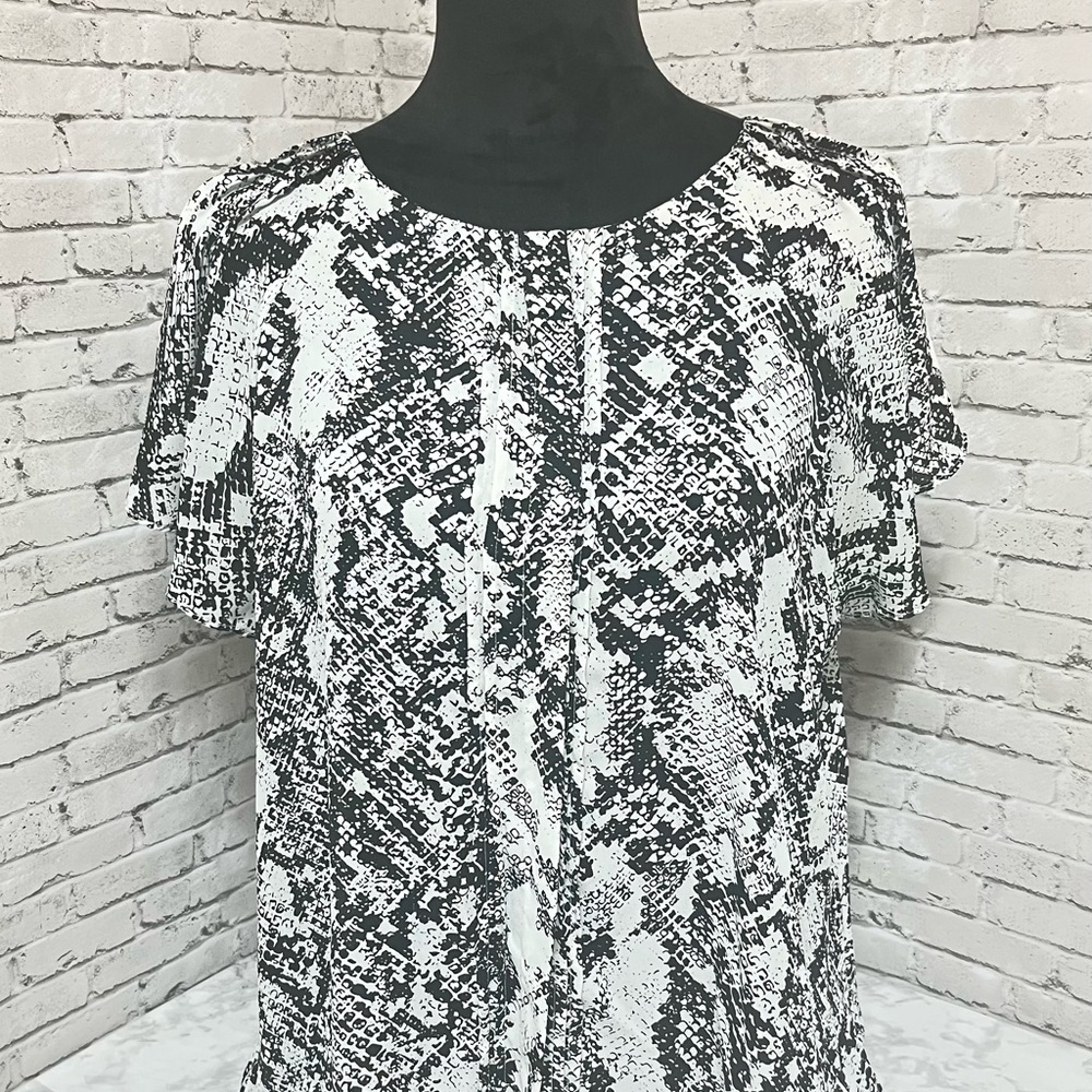 Worthington Black and White Flutter Sleeve Blouse